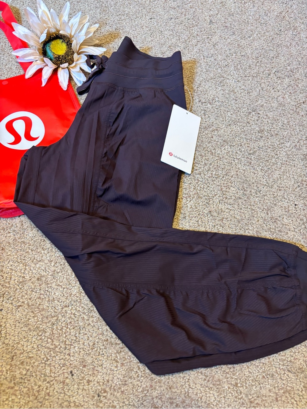 🆕Bnwt lululemon athletica dance studio mid rise Women's Dark Brown Track Joggers - Picture 8 of 15